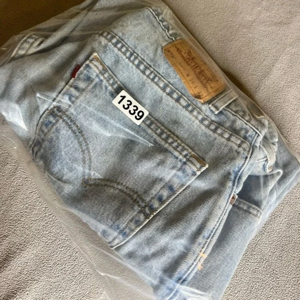 Vintage Levi’s 570 Jeans Size 36x32 baggy fit made in USA